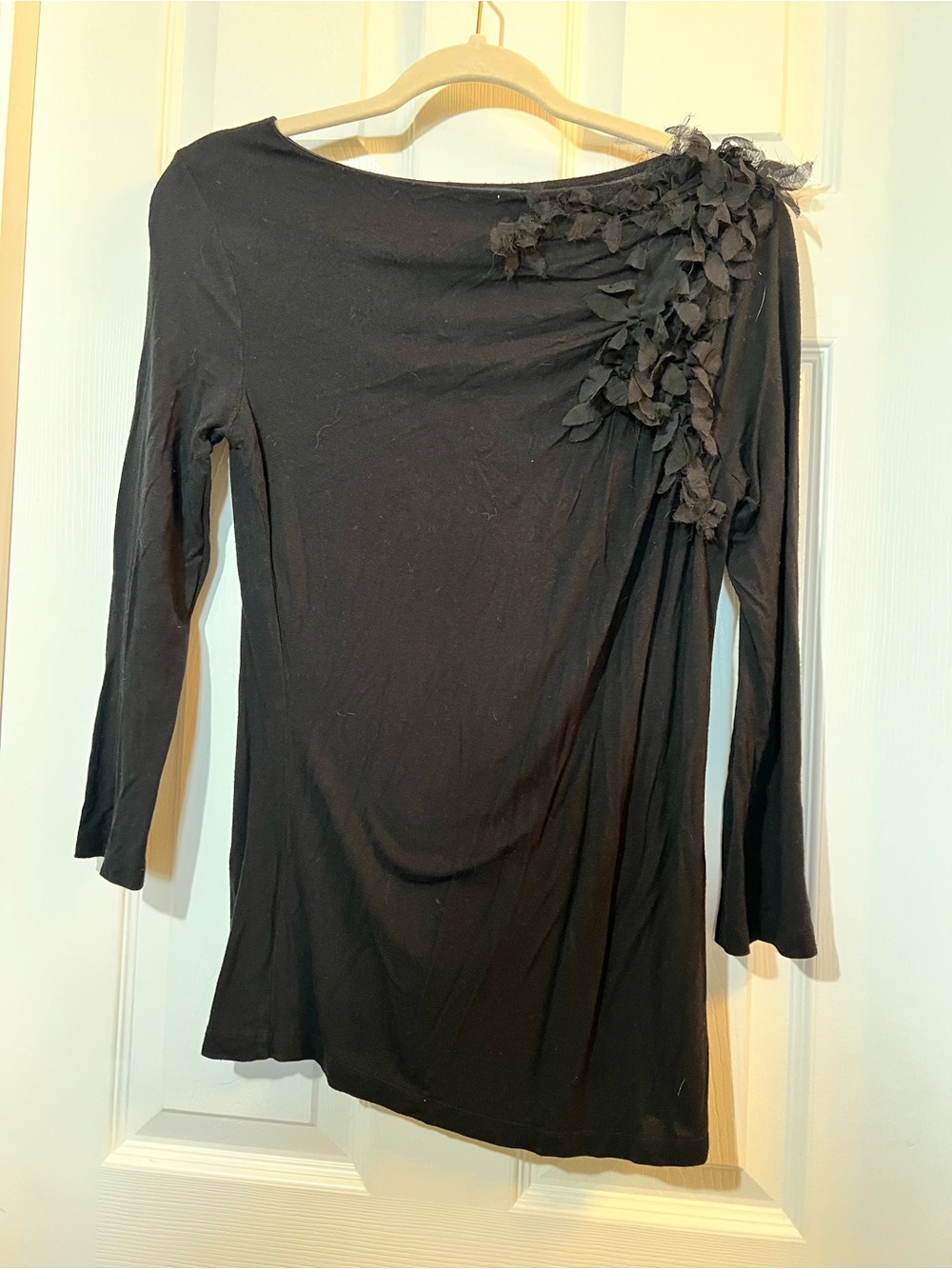 🦋 Anne Klein Black Long-Sleeve Top with Floral Shoulder Detail size medium